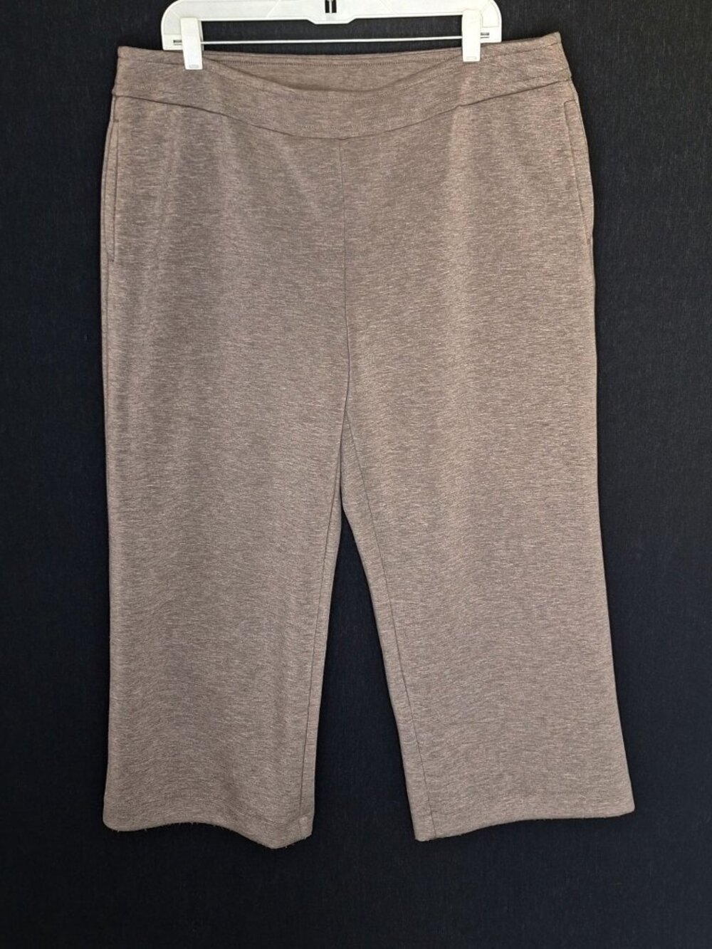 💙 Weekends by Chico's Cropped Pull On Pockets Pants Size XL/2X Soft Comfy Casua